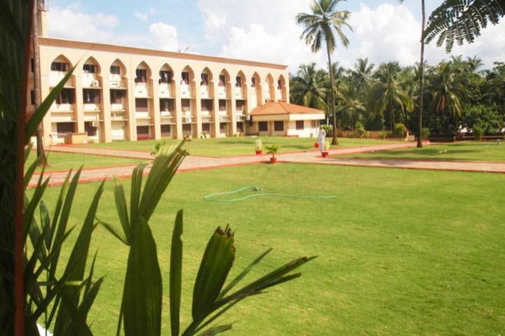 https://cache.careers360.mobi/media/colleges/social-media/media-gallery/7780/2018/12/4/Inside View of Markaz Law College Kozhikode_Campus-View.jpg